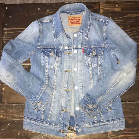 Levi's Jackets & Blazers - Levi’s distressed boyfriend jean jacket (XS/SM)